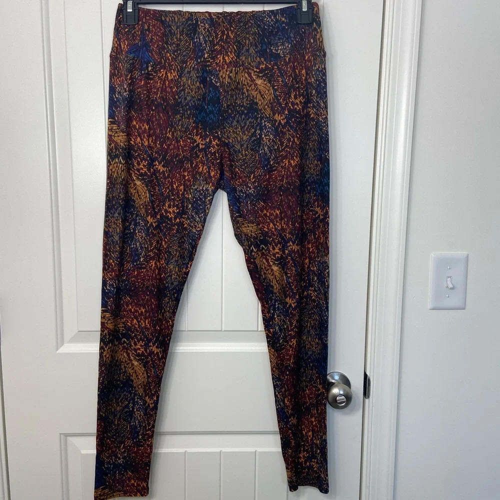 EUC Lularoe women’s leaf feather print‎ soft patterned multicolor leggings M/L